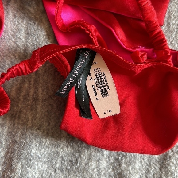 *NWT Victoria’s Secret Satin Red Bow Low Rise V String Thong - Picture 5 of 5